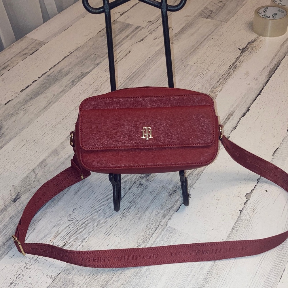 NWOT Tommy Hilfiger Elegant Red Crossbody Bag - Picture 3 of 16